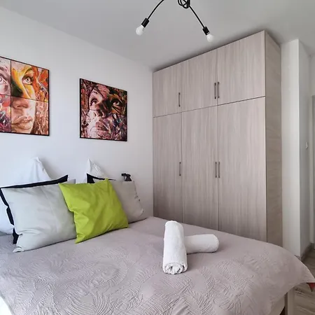 Q Gold - 3 Pokoje, Garaż, Klimatyzacja, Netflix * Łódź